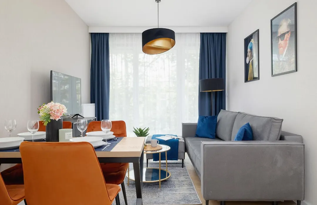 Klimatyzowane Apartamenty w Centrum Krakowa z Parkingiem i Biurkiem by Renters Prestige-1